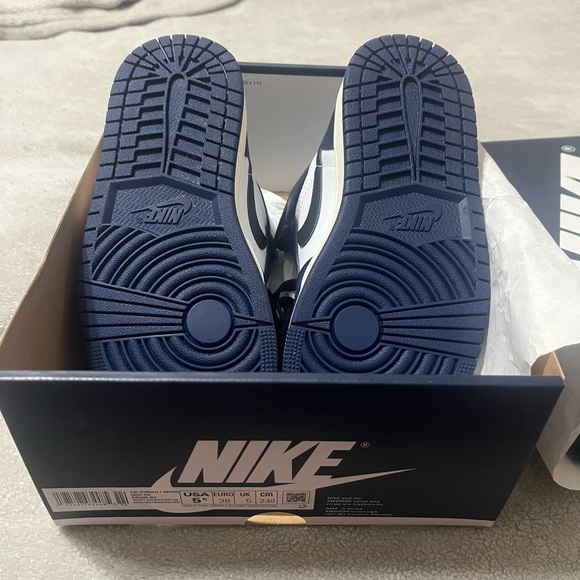 Air Jordan 1 Retro High OG 'Midnight Navy Men’s 5.5 / Womens 7 BRAND NEW W/BOX - Picture 6 of 8